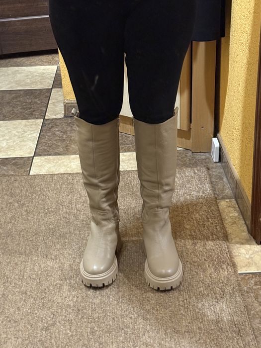 Чоботи зимові 39 р. Бежеві.