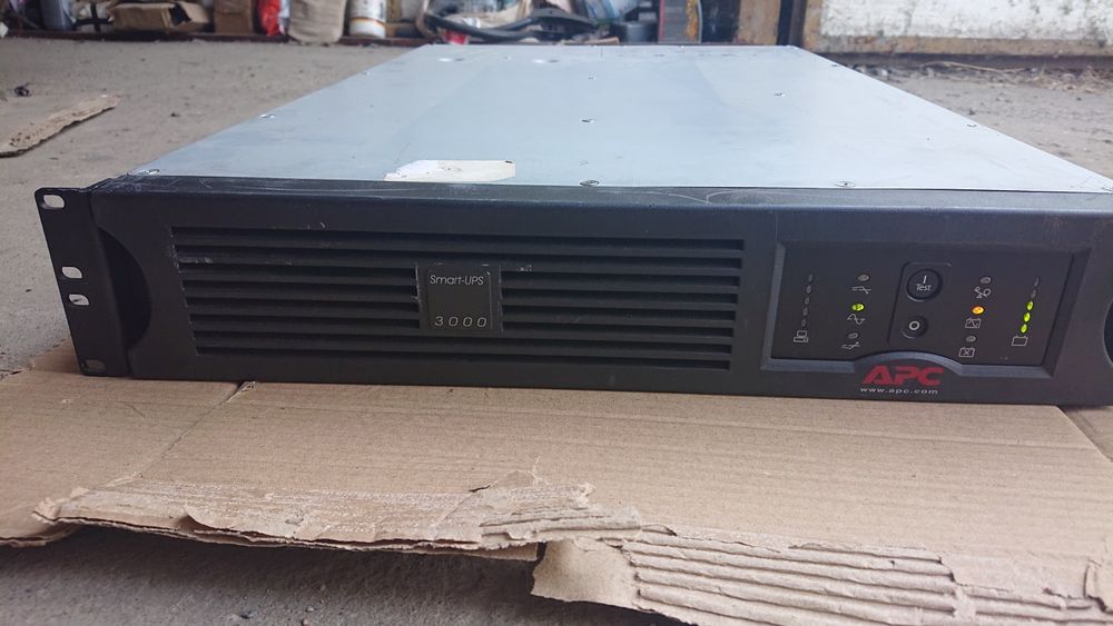 ДБЖ APC Smart-UPS 3000 (SUA3000RMI2U) з повною потужністю 3000 V·А, ви