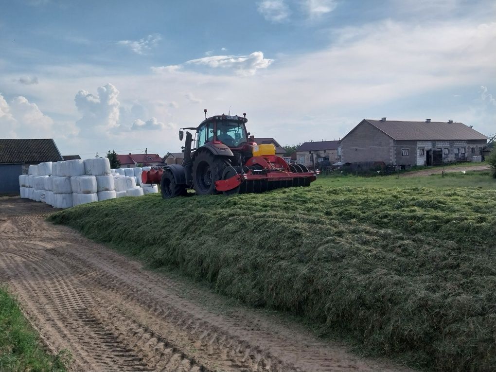 Zbiór  traw nową przyczepą 55noży