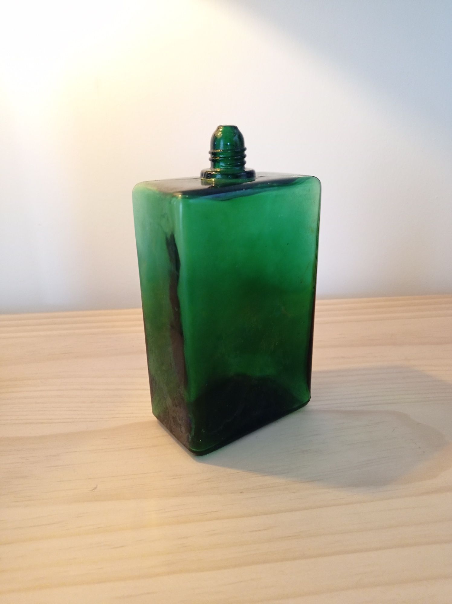 Garrafa vintage verde - perfume