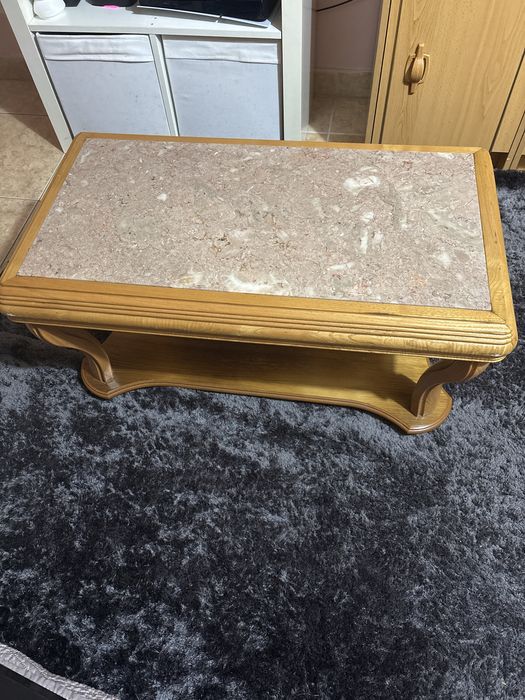 Mesa de centro em madeira e mármore