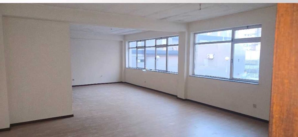 Escritorio perto da estação Braga