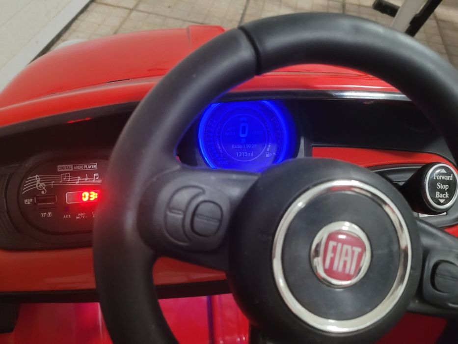 Carro Fiat 500 de criança