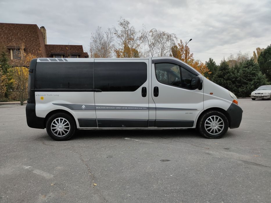 Renault Trafic LONG 1,9 пассажир 7+1