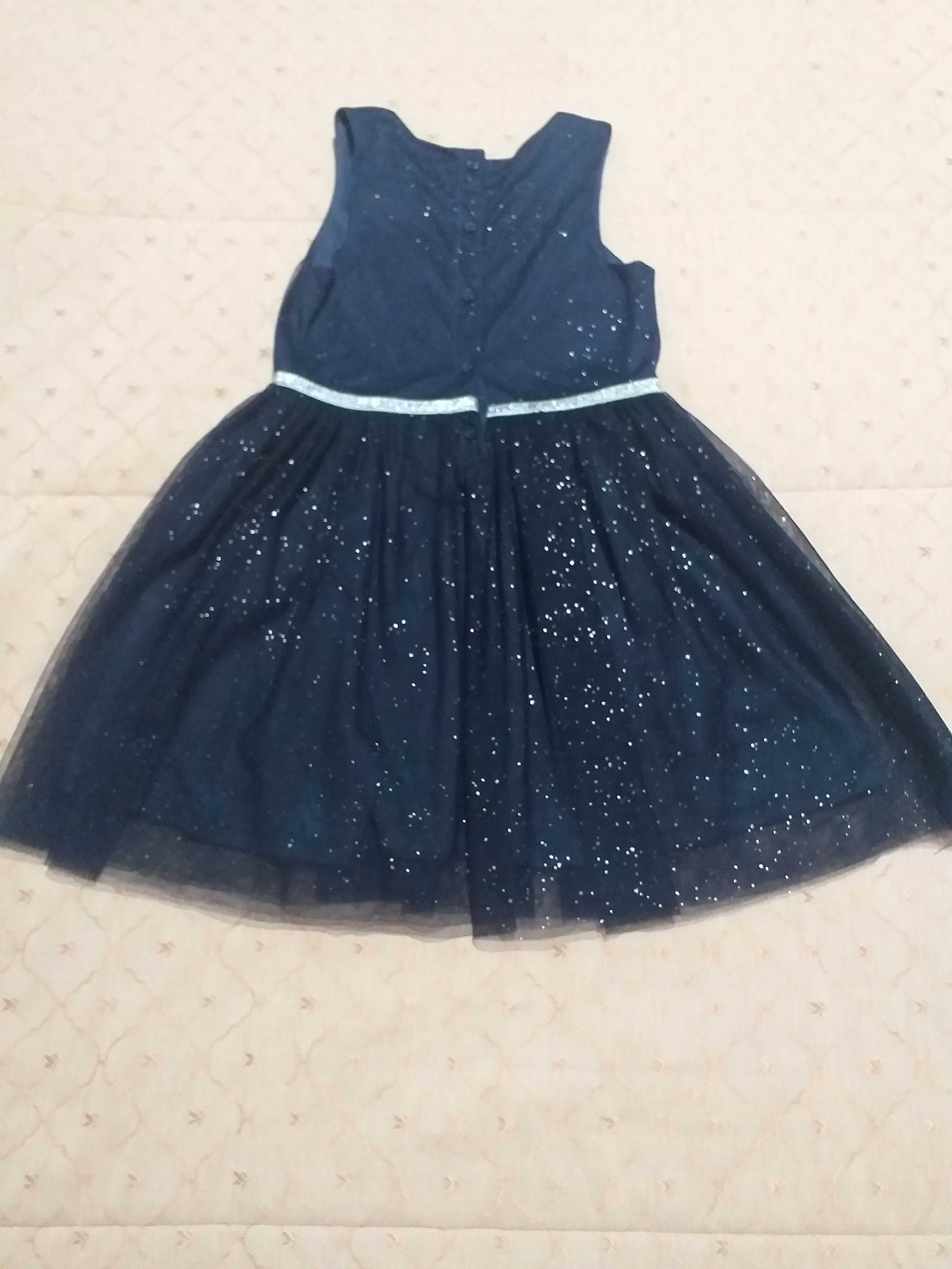 Lindíssimo vestido em tule azul marinho com brilhantes, da TEX.