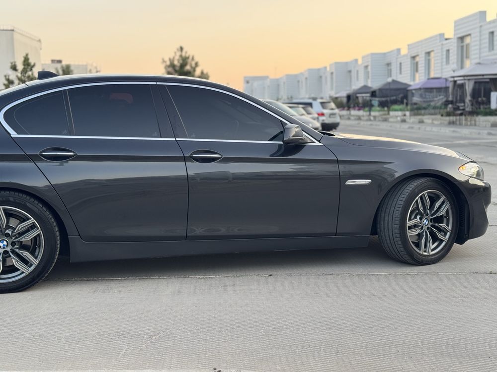BMW f10 офіційна, на фарш комплектації вся обслужена, цепок замінено