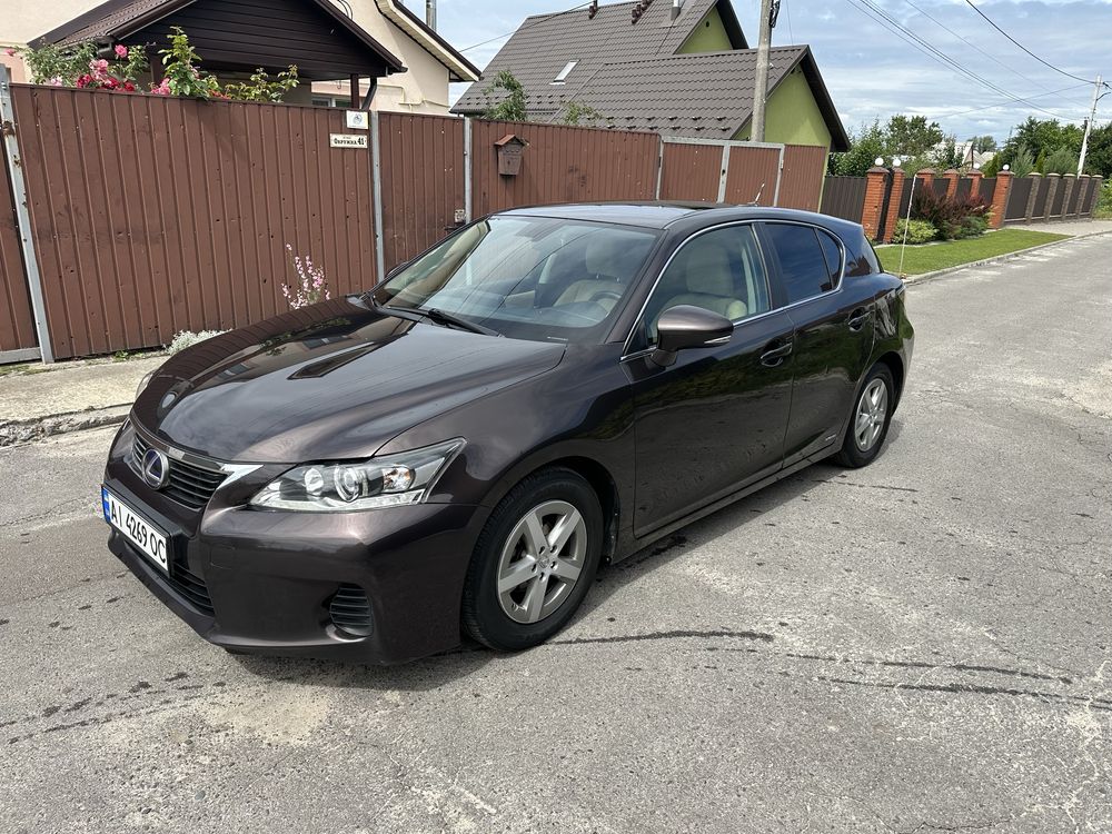 Lexus CT200H 2012 рік 1.8 гібрид