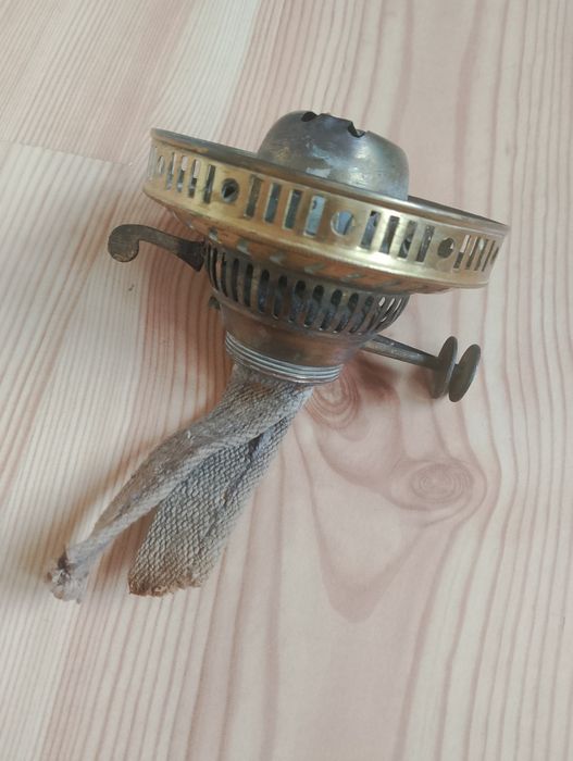 Tulejowy stary palnik do lampy naftowej