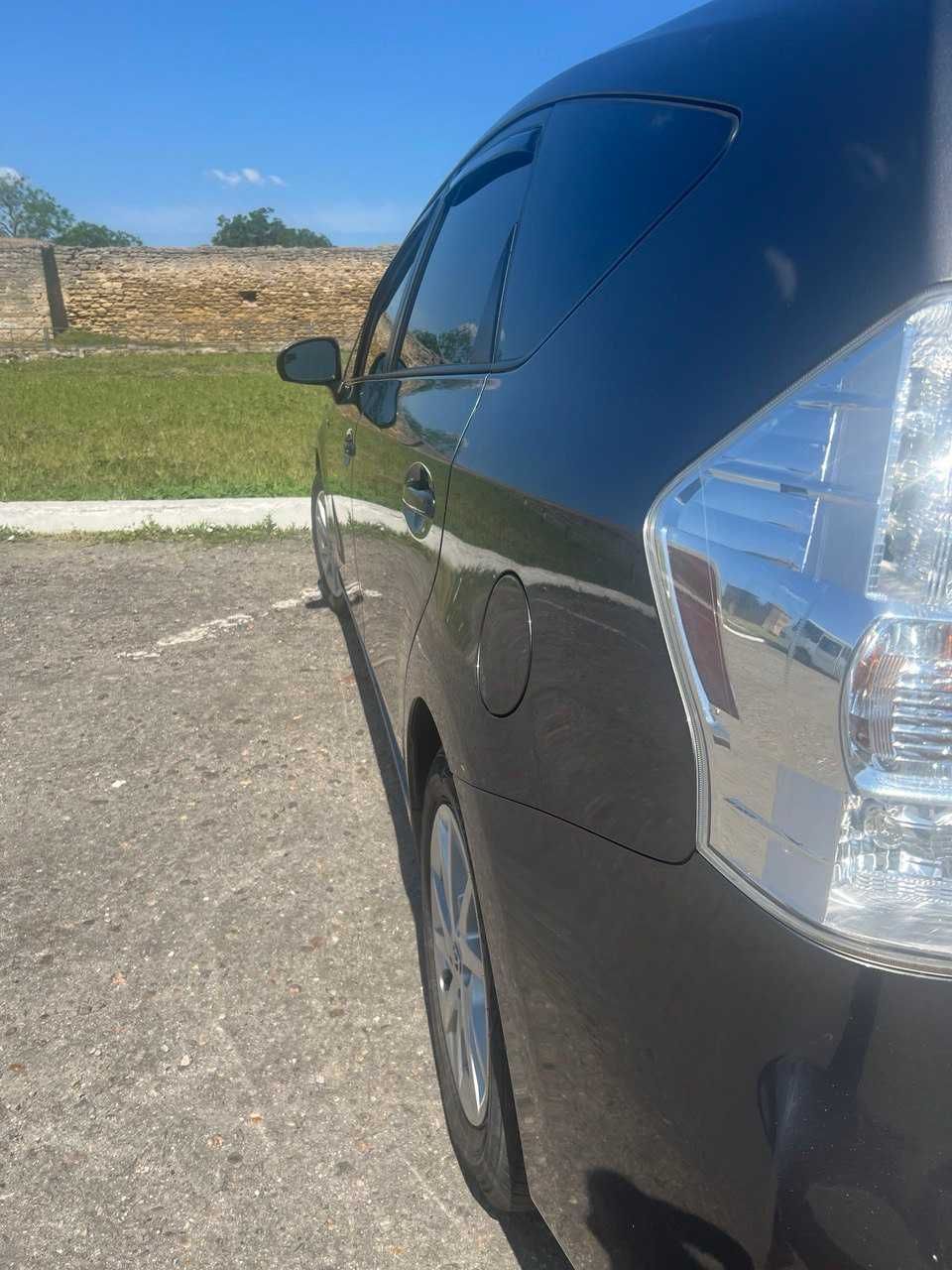 Продам TOYTA PRIUS V 2014