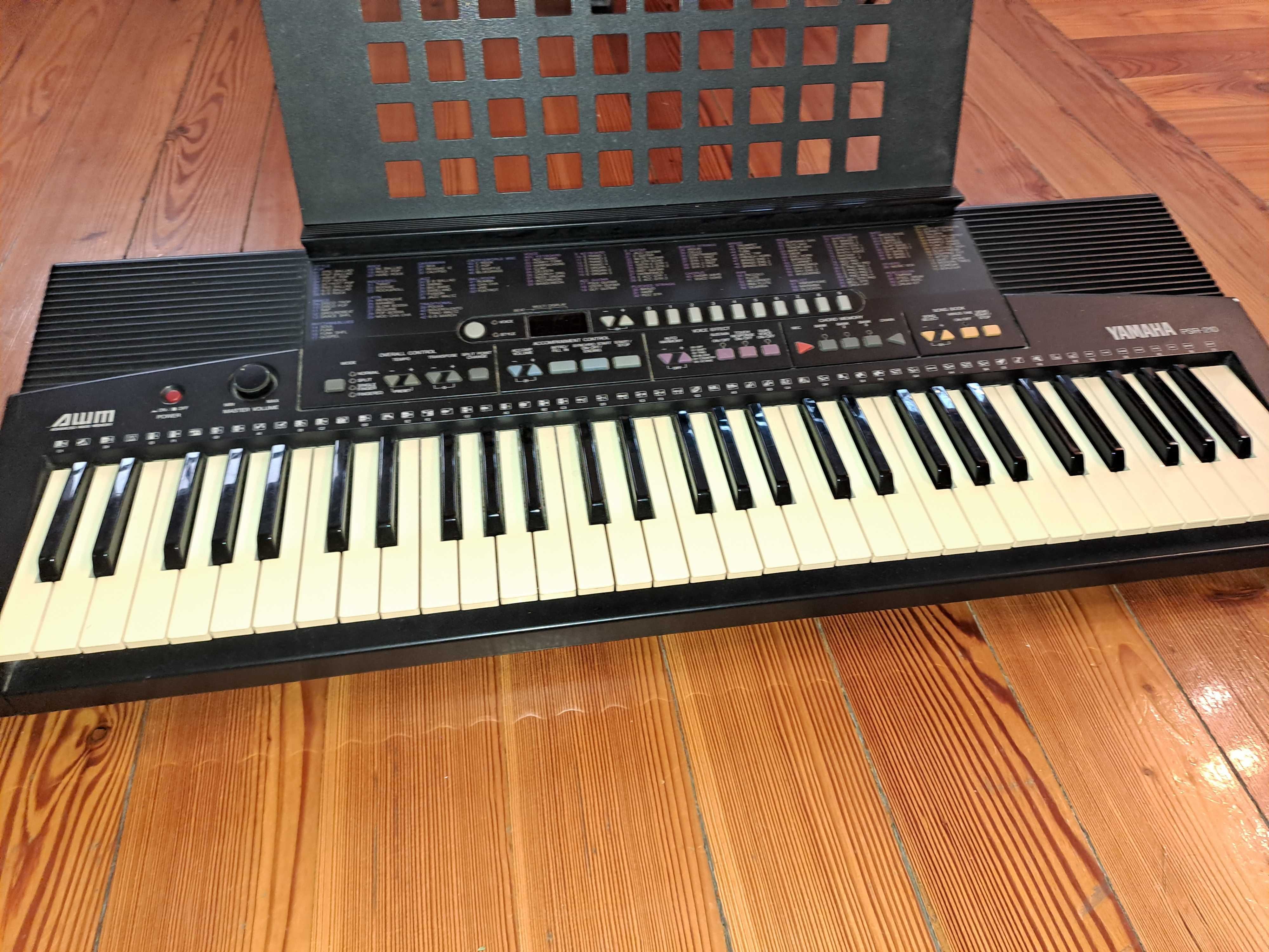 Yamaha par 210 keyboard organy