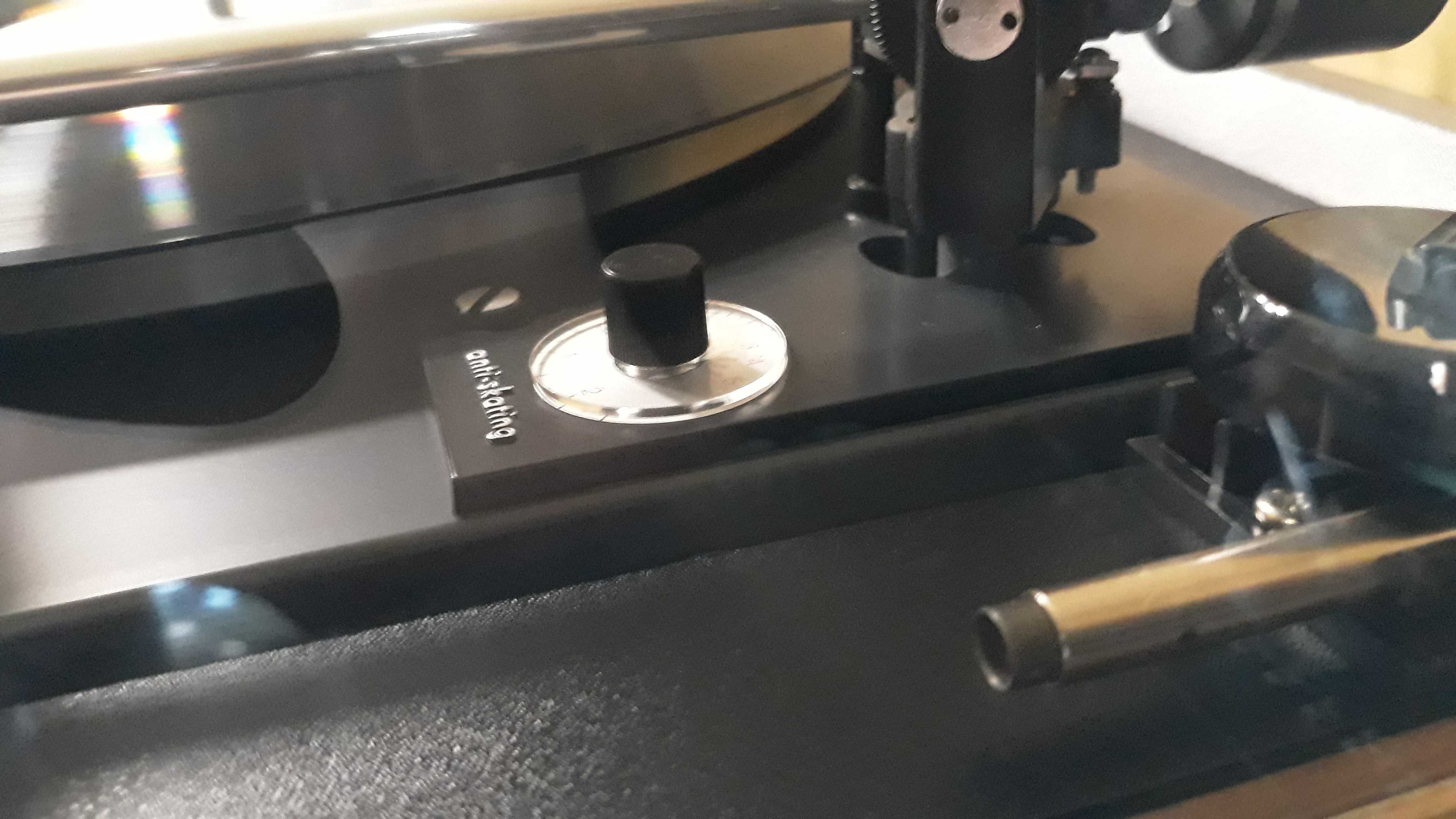 Gramofon Dual 1226 w komplecie zmieniarka płyt.