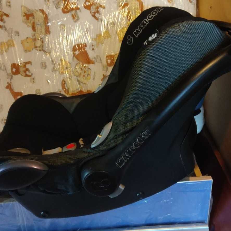 Автокресло, автолюлька для новонароджених 0+ maxi cosi до року
