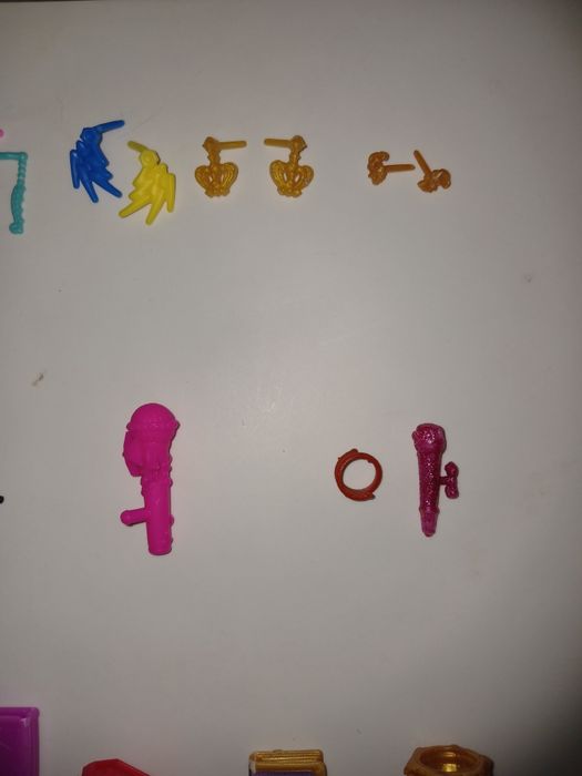 Аксессуары от кукол Monster high