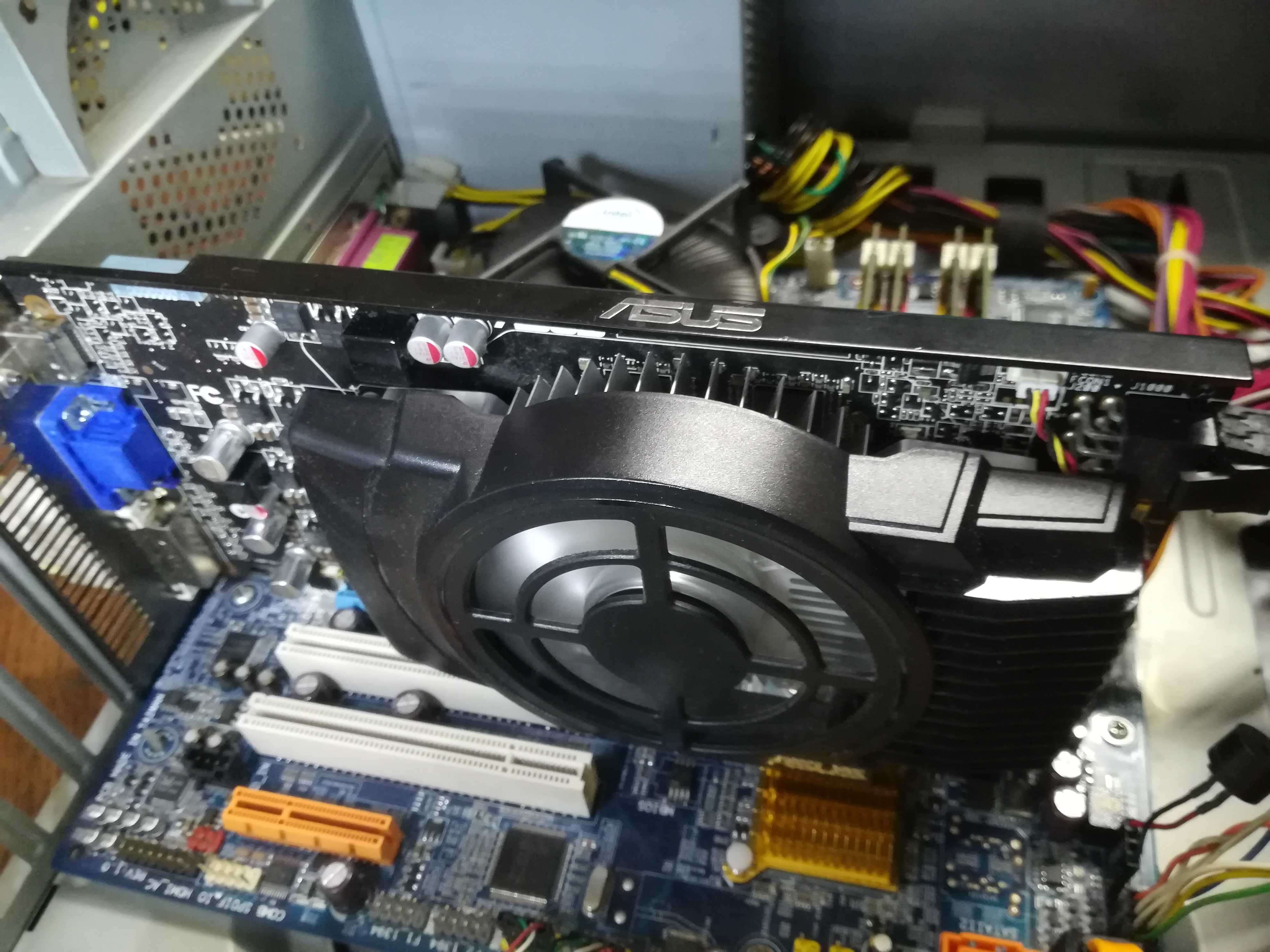 продам абсолютно рабочую видеокарту ASUS ATI RADEON HD 5770 1 ГБ GDDR5
