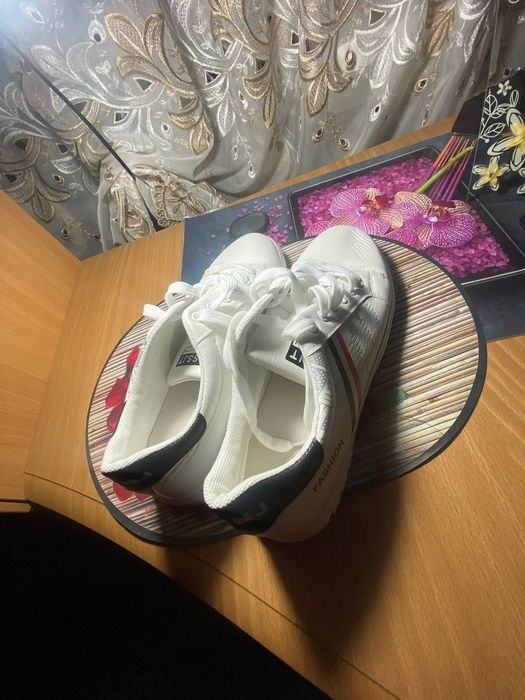 Мужские кроссовки