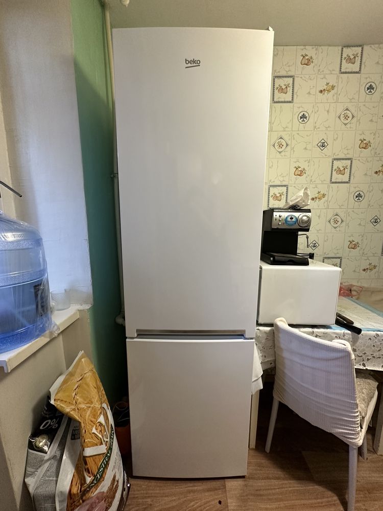 Двокамерний холодильник BEKO RCNA406I30W