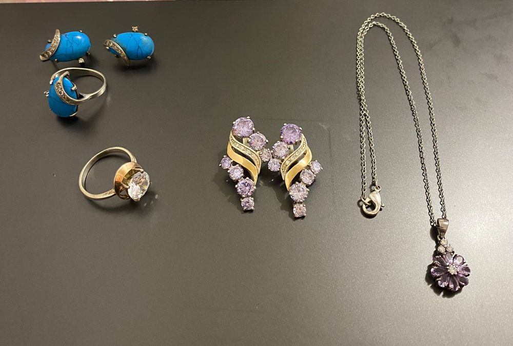 Продам сережки каблучка