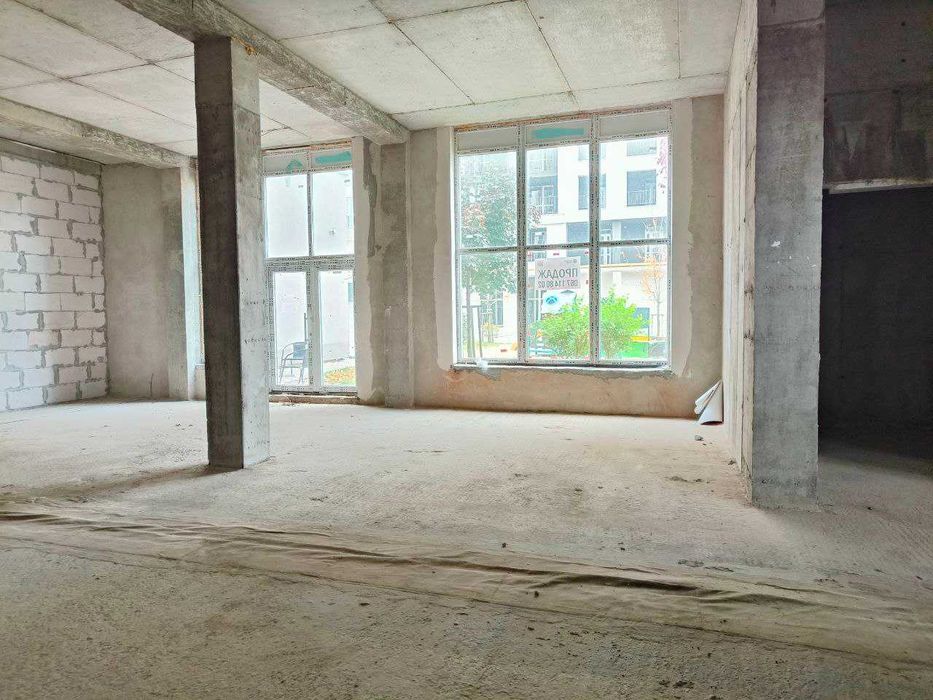 Продаж фасадного приміщення в ЖК Америка 380 м2