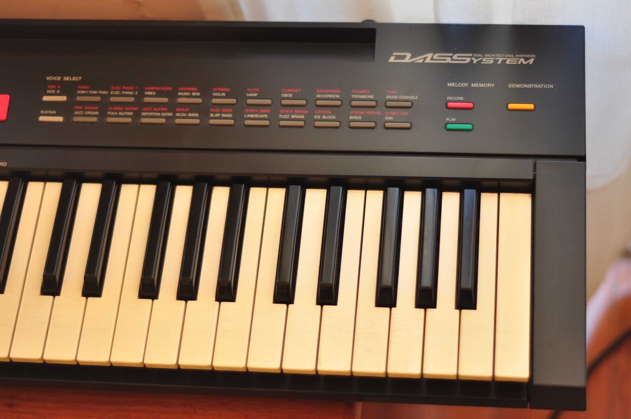 teclado Yamaha PSR-7 (80's keyboard with lush FM!)