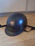 Toczek (kask) do jazdy konnej, bat