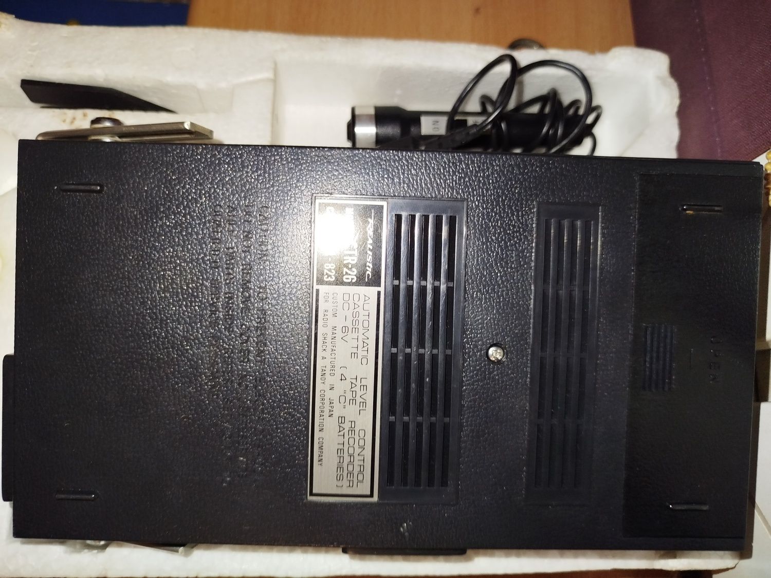 Witam posiadam stary radiomagnetofon firmy realistic model CTR 26
