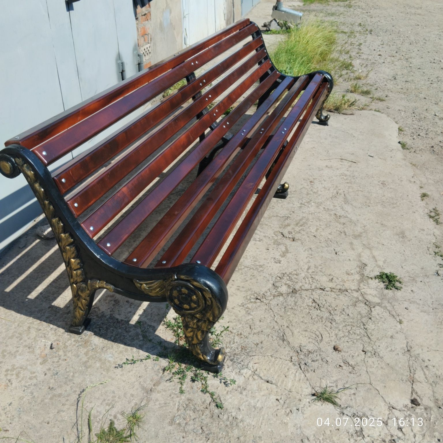 Продам лавки із чугуними бильцями. Нові.