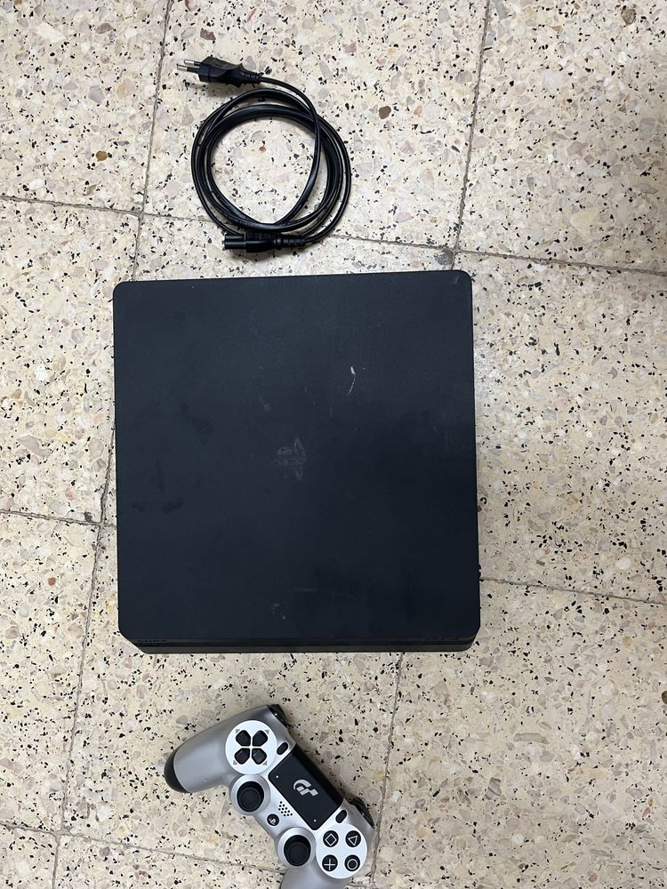 Playstation 4 com comando