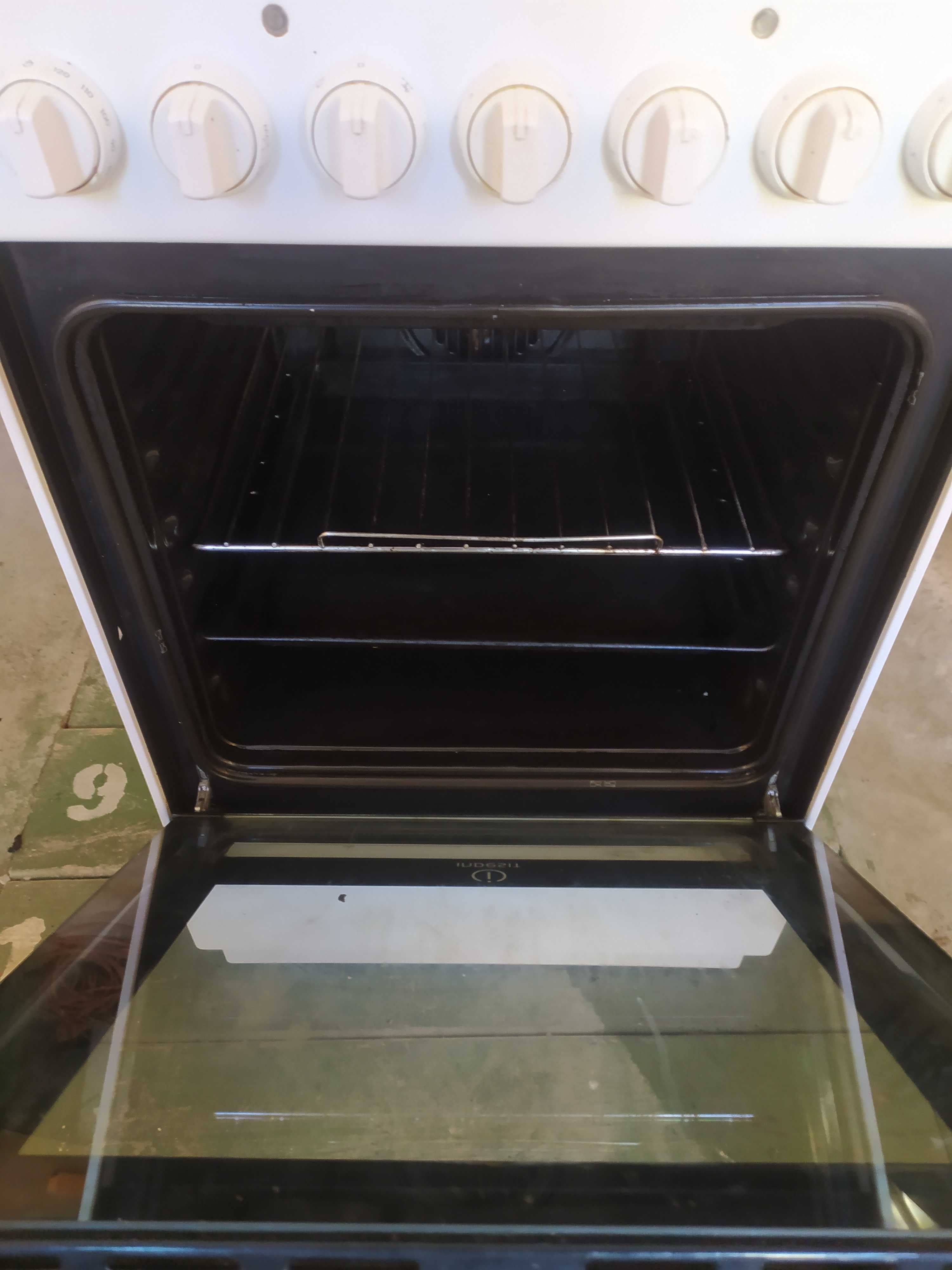 Kuchenka elektryczna * Indesit * w bdb stanie 100% sprawna