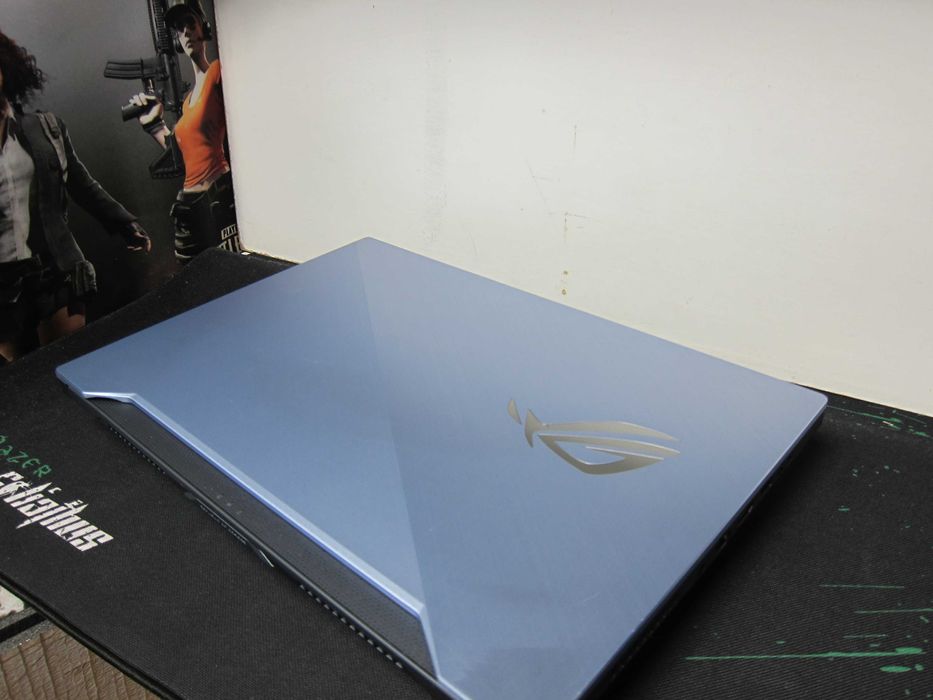 Asus Rog Zephyrus15.6"FHD 240Hz/RTX 2070 MaxQ 8 GB 256 Bit/ I7 10750H