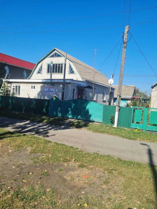 Шпола, центральна вулиця, продаж частини домоводіння!