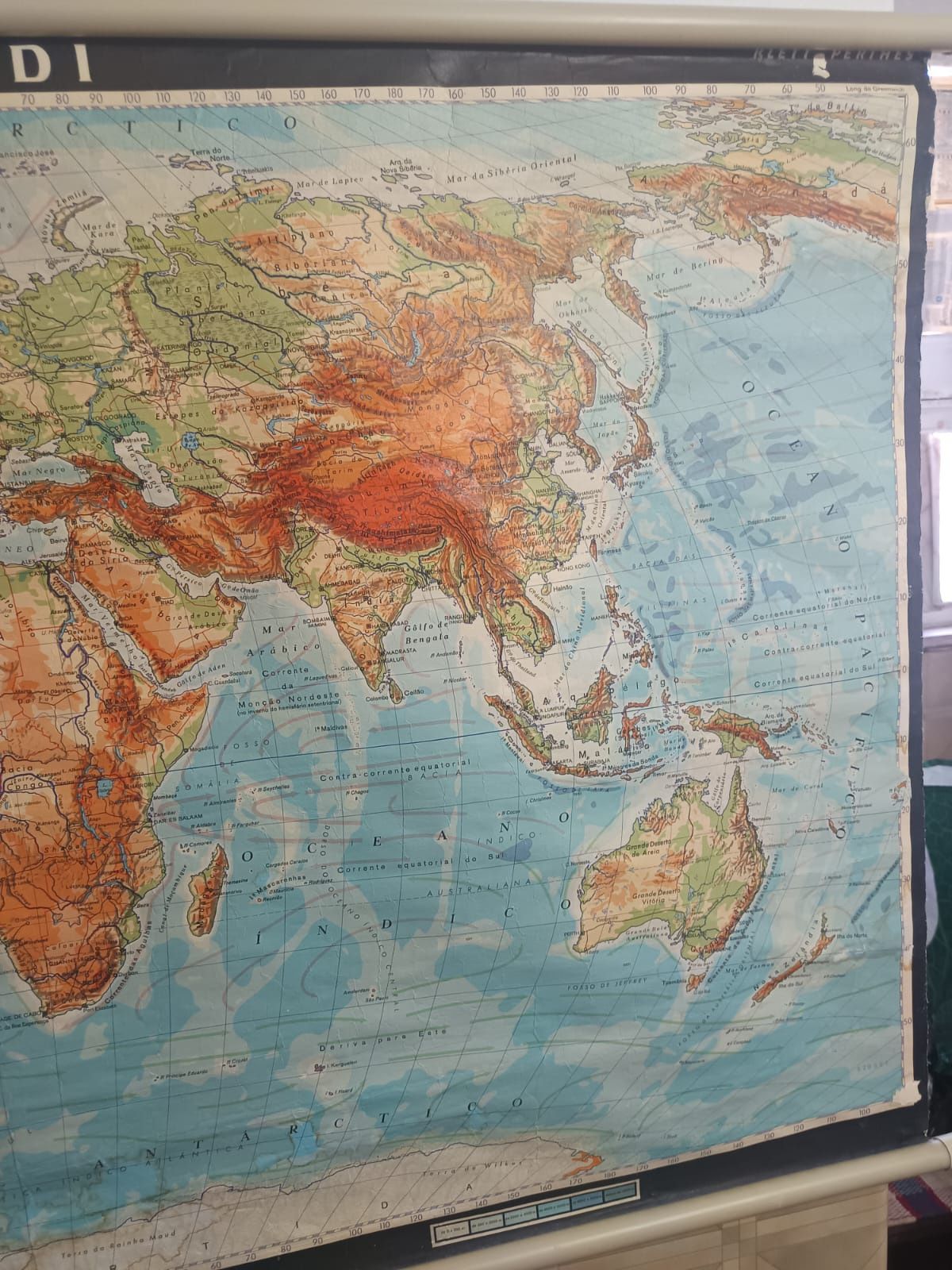 Mapa em tecido (mapa escolar do antigo regime)