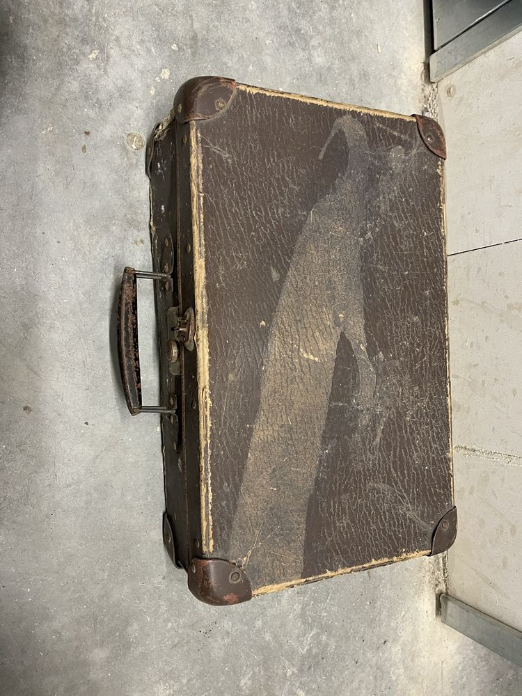 Stara walizka antyk eksponat