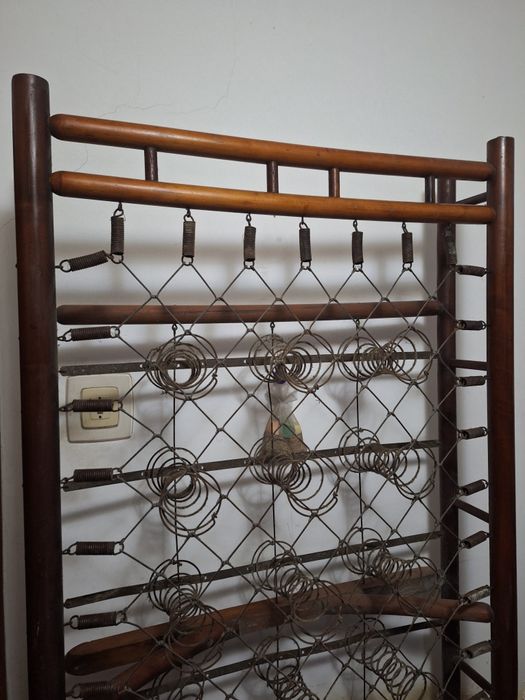 Cama de solteiro em madeira de Bambu