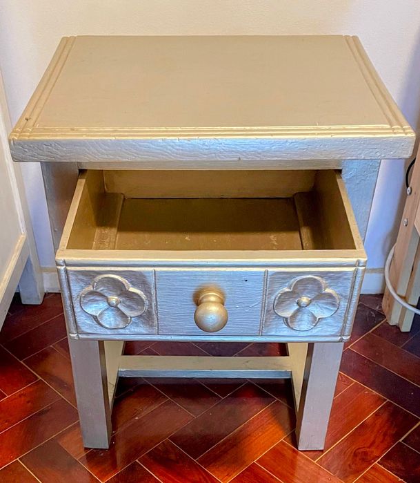 Conjunto cama, colchão (IKEA - 2,1mx1, 7m) e 2 mesas cabeceira