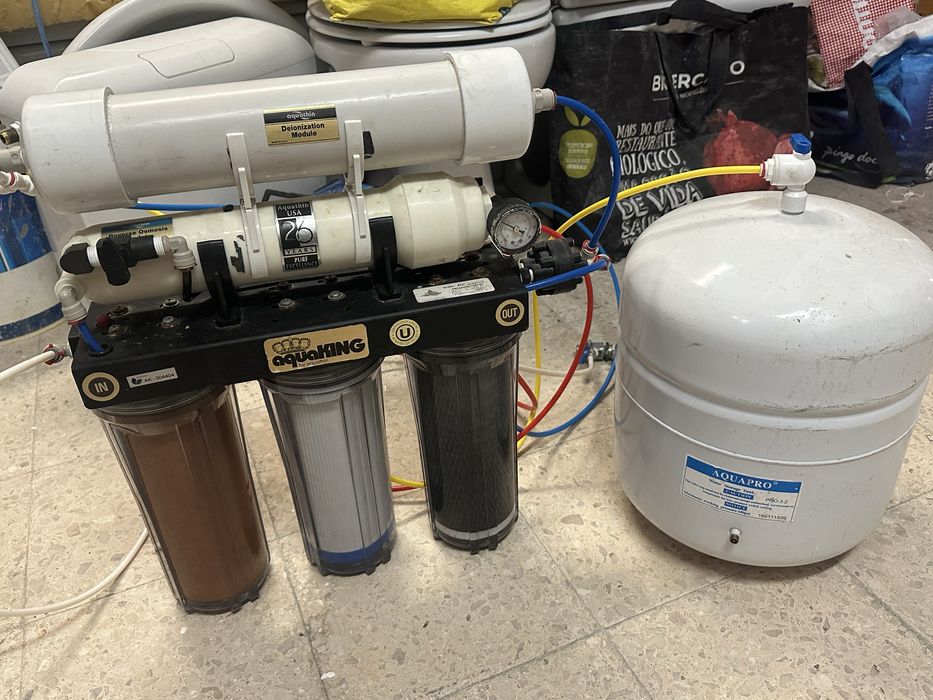 Sistema de filtros para filtrar a agua e purificar a agua canalizada
