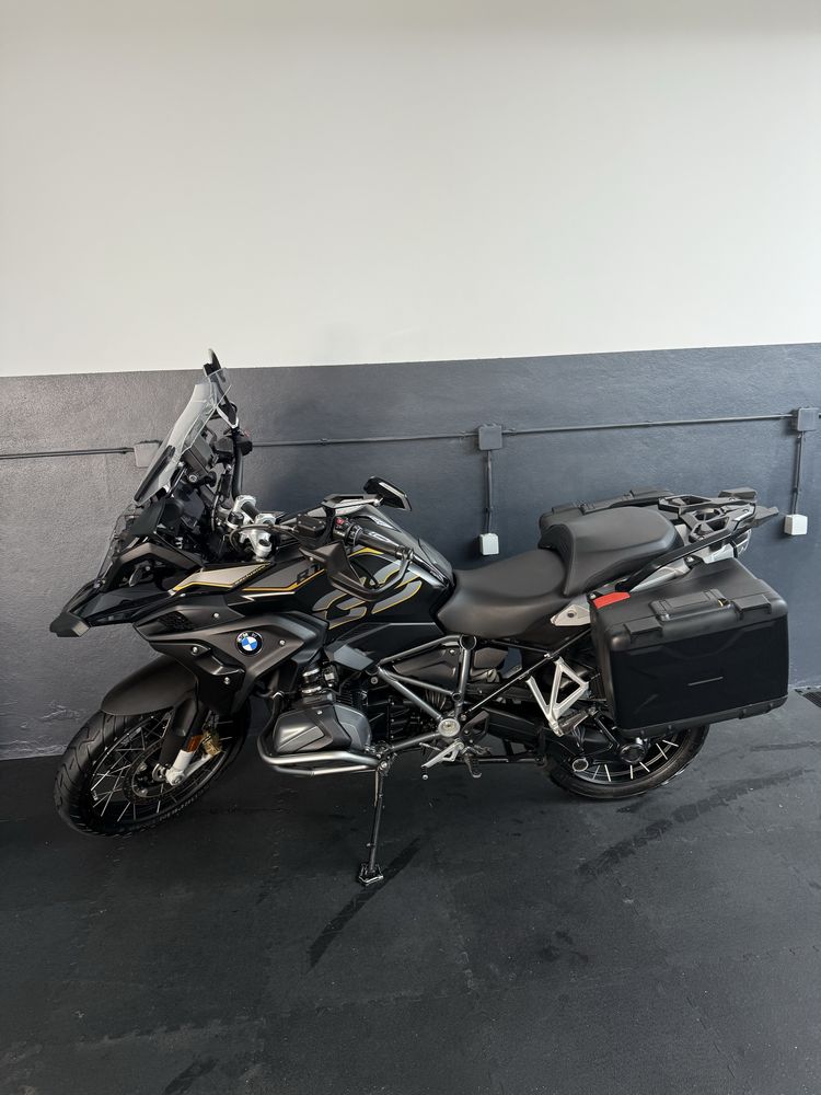 Mota BMW GS 1250 com todos os extras