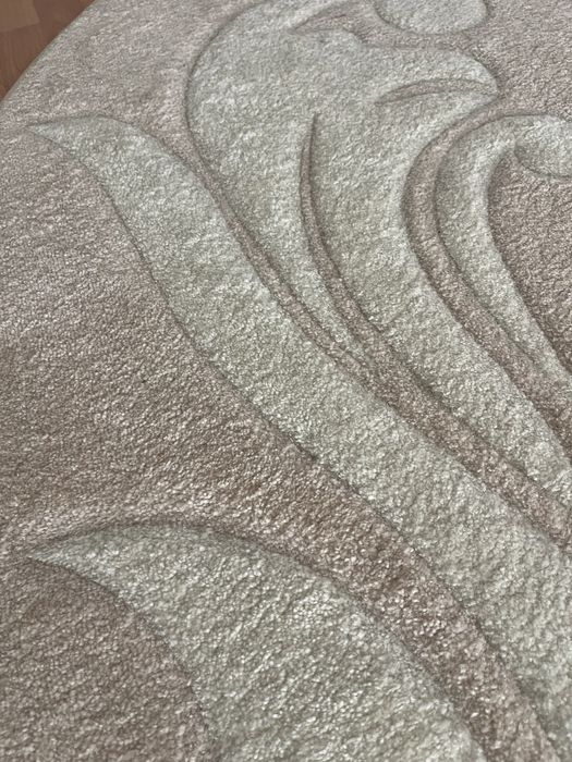 Великий килим у вітальню