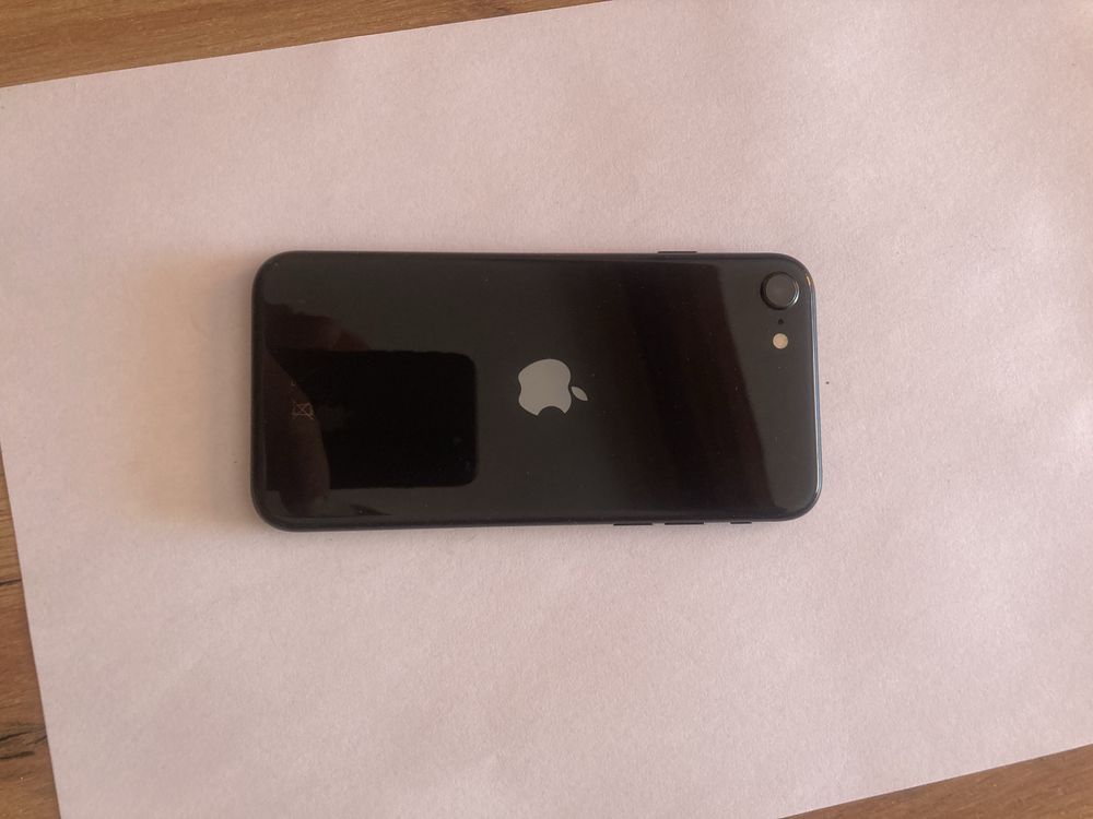 Iphone se 2020 do sprzedania.