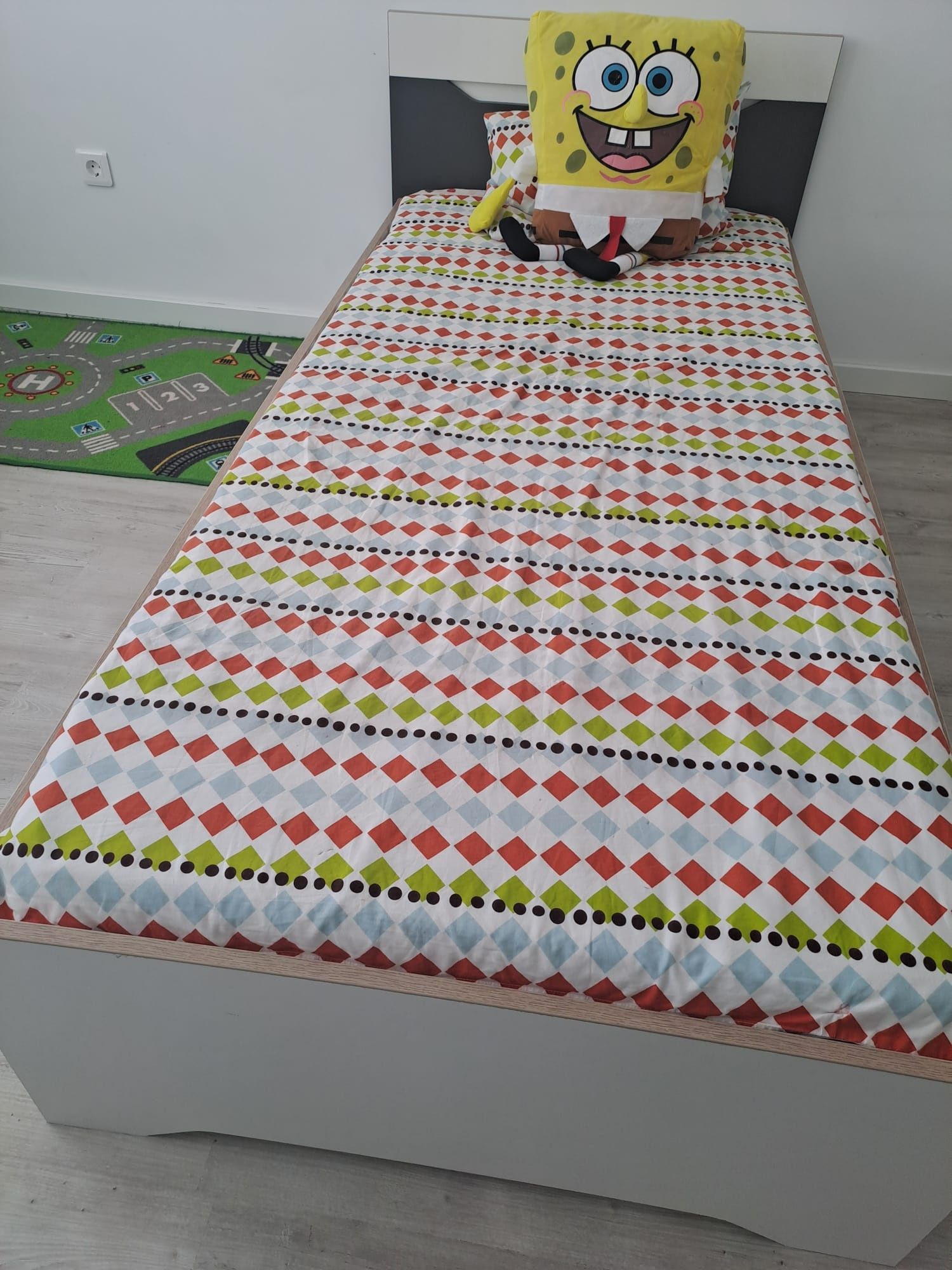Cama solteiro com colchão / 6 meses de uso