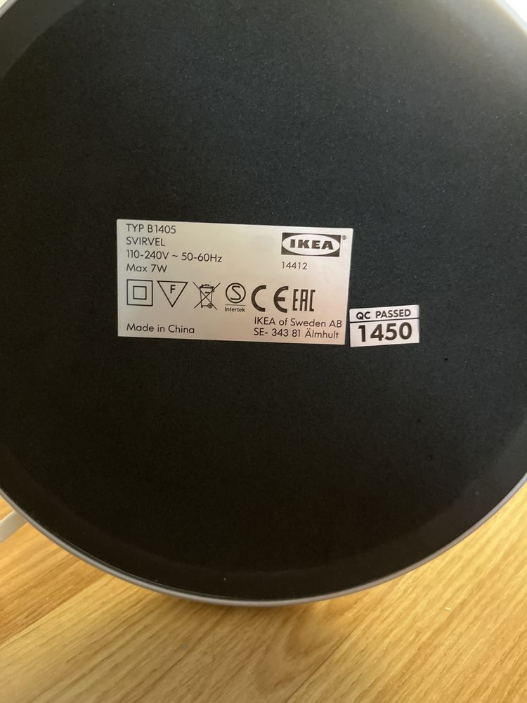 Stojacą lampka na biurko Svirvel ikea