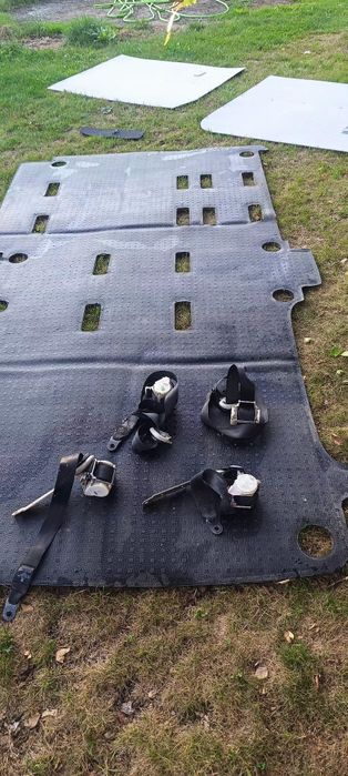 Kanapa trzeci rząd , wykładzina VW t5 long pasy