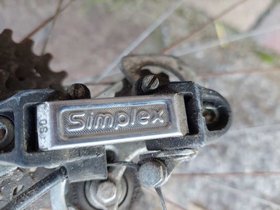 Rower wyścigowy szosowy.