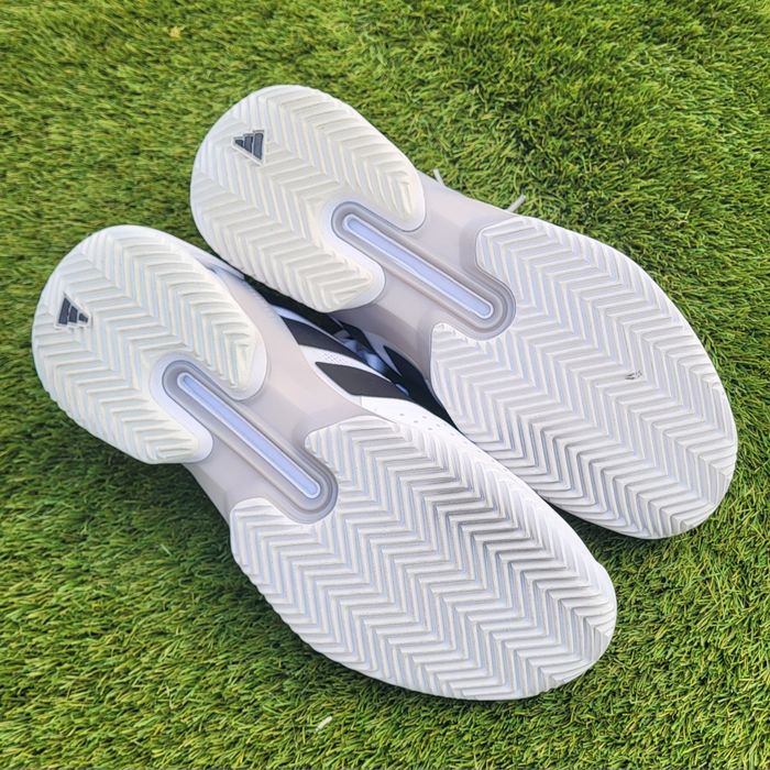 Adidas Adizero Padel / Ténis, tamanho 42
Novos, apenas 1 jogo .
Vend