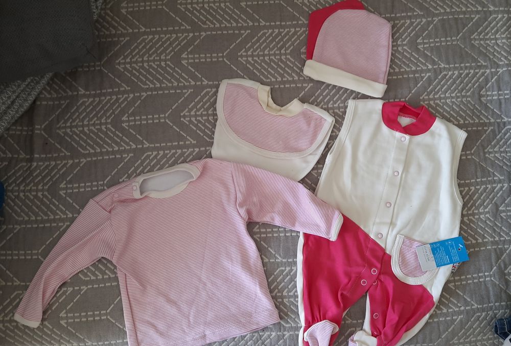 Одяг для дівчинки 3, 6 міс, носки,  костюм, рушник, плаття