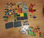 Zestaw Lego Duplo figurki, zwierzęta, kwiatki, podstawki, okna, straż