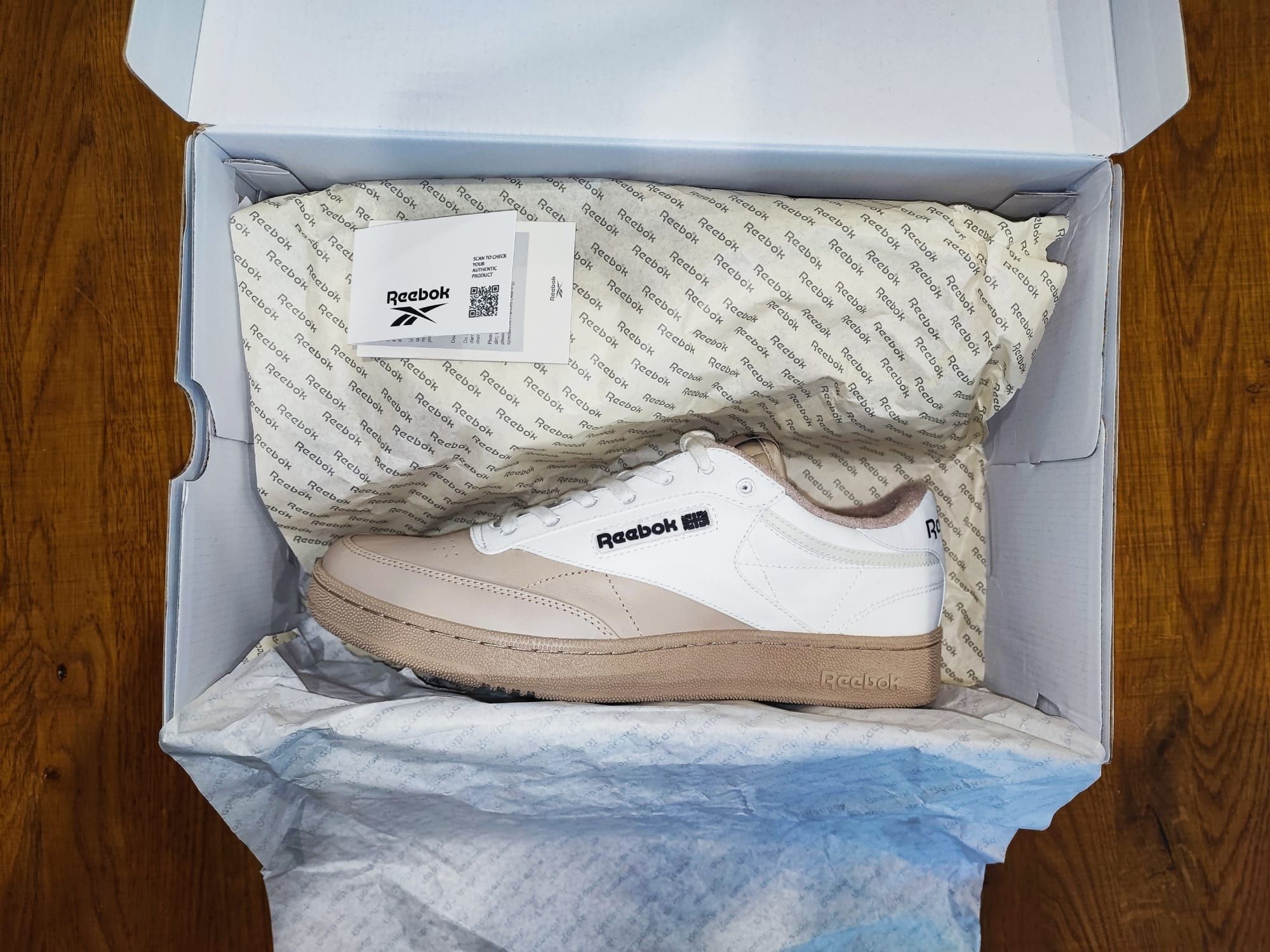 Sapatilha NOVA Reebok CLUB C bege 42.5