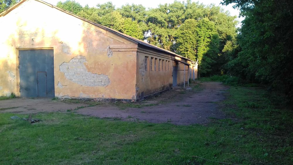 Продам чи Здам складське  приміщення  700 м/кв в місті Прилуки.