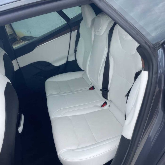 Tesla Model S      2022