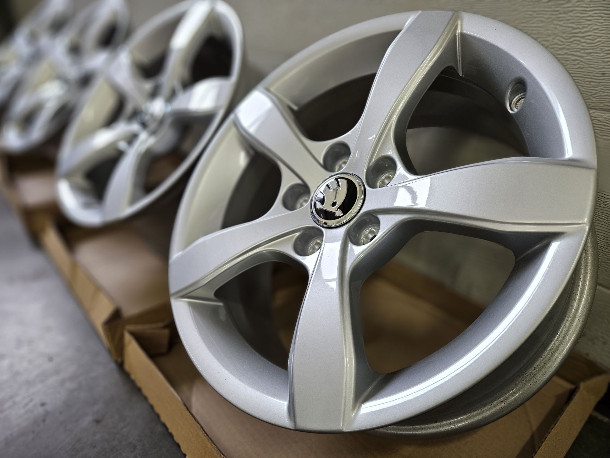 Skoda 15 Nowe 5x100 Fabia Rapid Scala Roomster Praktik Felgi Alufelgi
