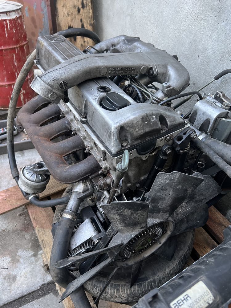 Двигун запчастини Mercedes 124 ом 602